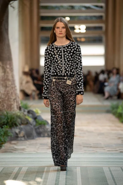Look 57